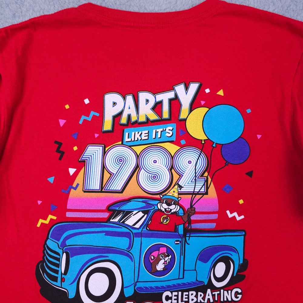 Bucees Shirt Mens Small Red 40th Anniversay Party Like Its 1982 Peace Love Tee - Picture 8 of 10